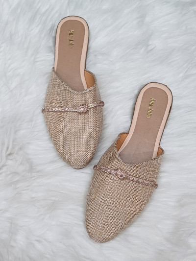 Mule Tramado Bege com Detalhe Dourado