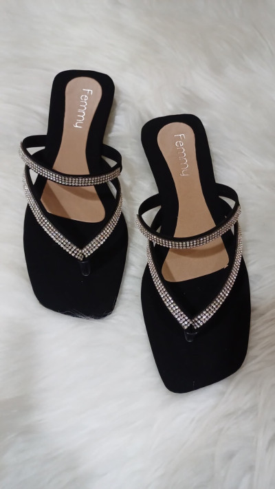 SandÃ¡lia Preta Femmy com Tiras em Strass