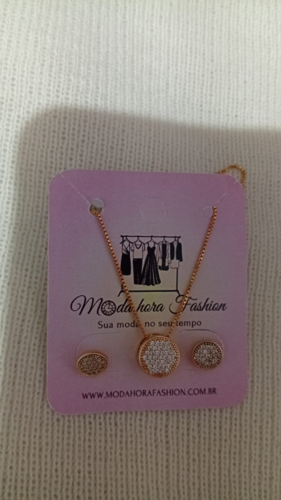 Conjunto Semijoia Colar e Brinco Redondo Cravejado