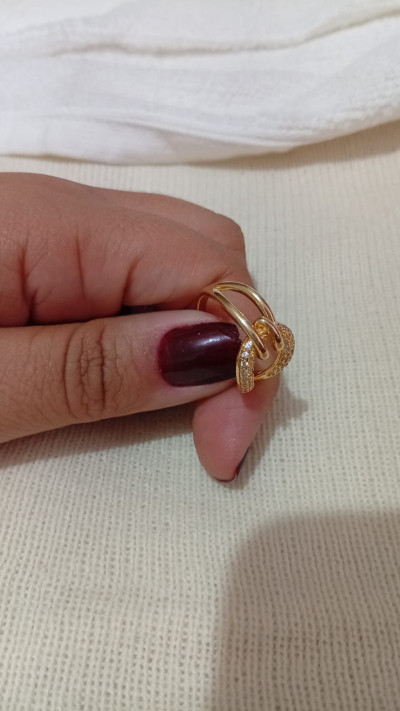 Anel Semijoia Dourado com Design de Elos e ZircÃÂ´nias