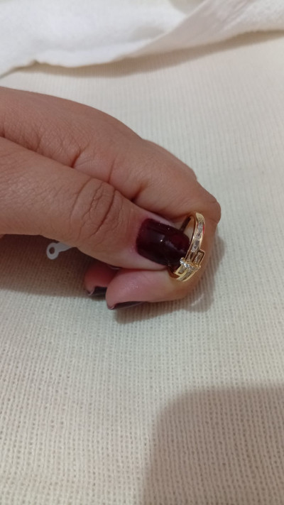 Anel Dourado Luxo com ZircÃÂ´nias e Design Duplo