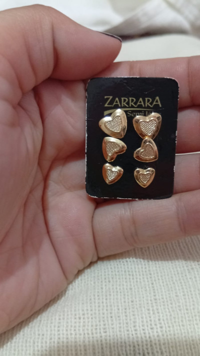 Kit de Brincos CoraÃÂ§ÃÂµes Dourados Ã¢â¬â 3 Pares Zarrara