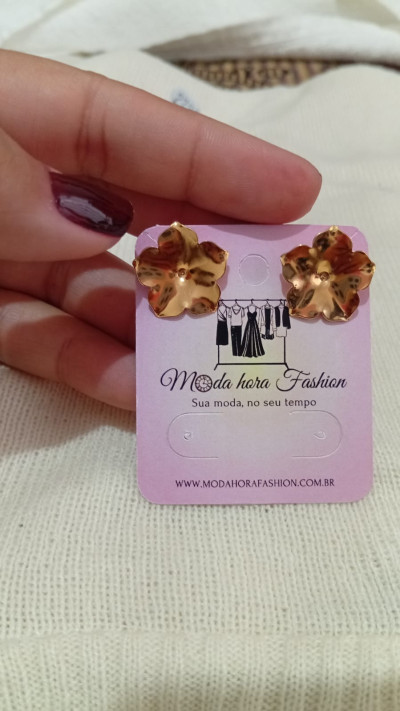 Brinco Flor Dourada Ã¢â¬â Toque RomÃÂ¢ntico e Moderno