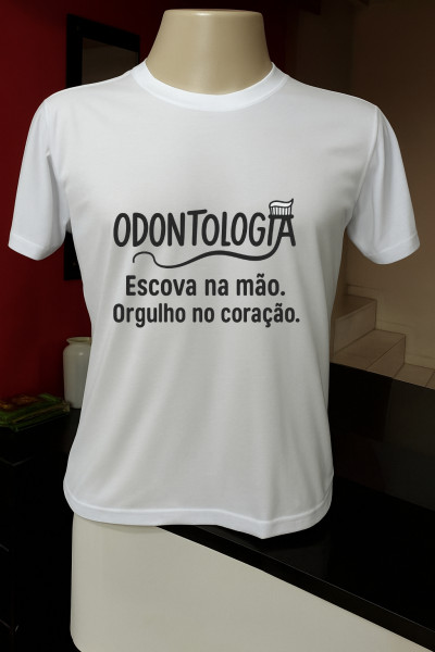 Escova na mÃÂ£o, orgulho no coraÃÂ§ÃÂ£o